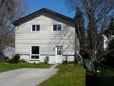 Att: Female Trent Students!  One room available August 1st. Image# 7