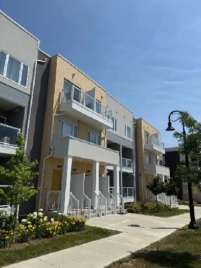2 Bed   Den / 2.5 Bath Townhouse Image# 3