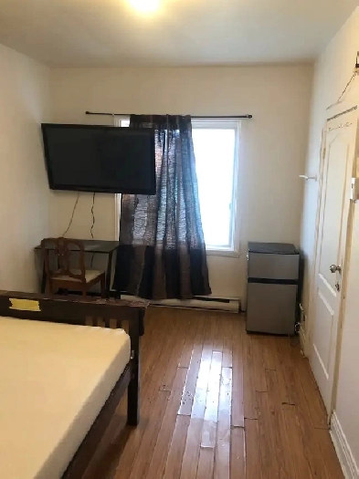 Laval métro cartier chambre à louer/ room for rent Image# 2