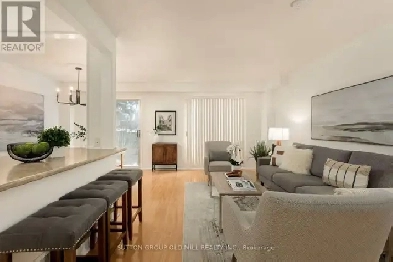 Markham Executive 5 bdrm Renovated Townhouse incl water,  etc... Image# 2