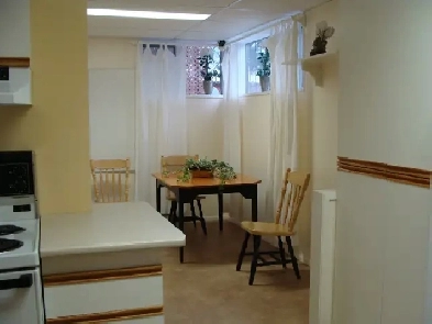 Avid gardeners, available Sept. 1, one bedroom  den. Image# 3
