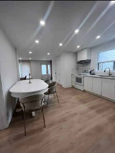 3 Bed, 1 Bath Apartment in quiet North York neighbourhood! Image# 5