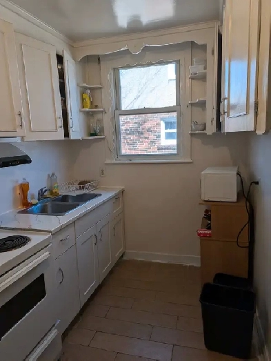 3 Main floor rooms near Mc for rent Image# 4