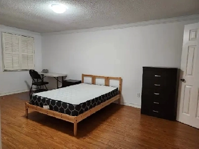 Brampton upper master bedroom private bath Sandalwood pkwy/Hwy10 Image# 1