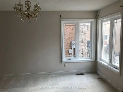 4 Bedrooms House For Lease Near Sandlwood Pkwy & Dixie Rd Image# 1