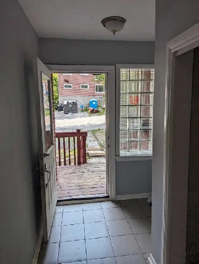 Gorgeous 3 Bedroom with Balcony Image# 4