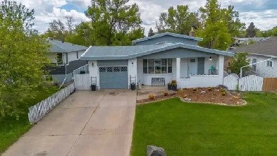 JUST LISTED   OPEN HOUSES | 1709 22 Ave, Coaldale Image# 1