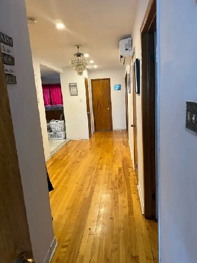 5 1/2 Ahuntsic en location Image# 1