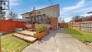Female housemate for Room/house sharing Near fanshawe Image# 2