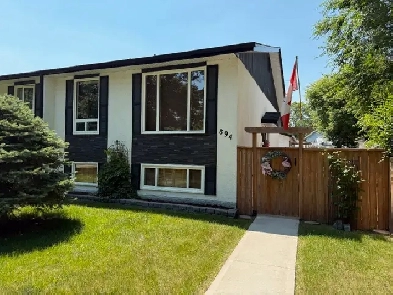 East Transcona Bilevel 4 Brs 1.5 baths Dbl Gar. ONLY $299,900! Image# 3