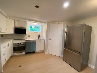 3 BED LOWER LEVEL – NEWLY RENOVATED – FULLY FURNISHED - ALL INCL Image# 8