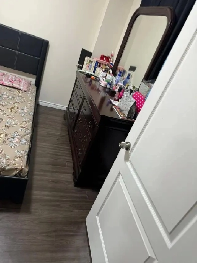 upper level 2 bedroom on rent Image# 1