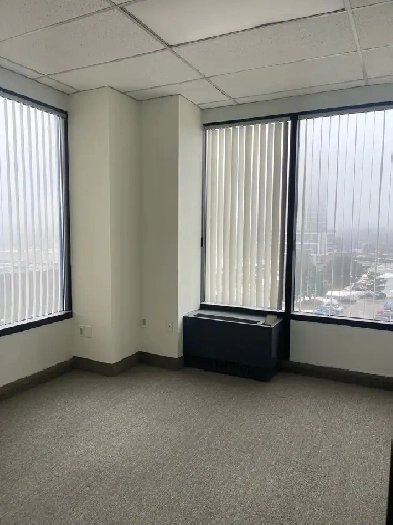 HAIRSTYLIST ROOM /LASH ROOM FOR RENT/NO LAST MONTH/NORTH YORK Image# 2