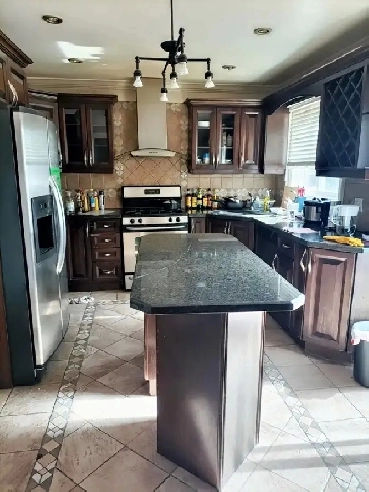 Room for rent in detached house walk to Erin Mills Town Centre Image# 1