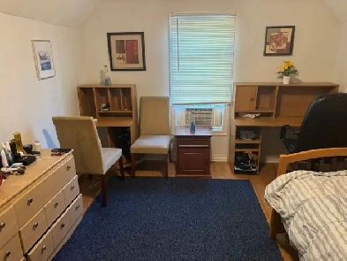 Private room in quiet Walkerville home Image# 1