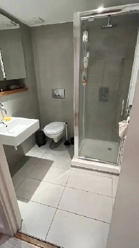 Spacious room for rent in a quiet and secure residential area Image# 1