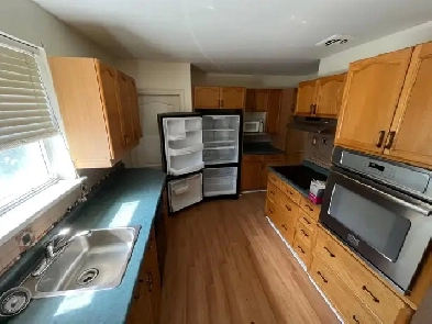 Three Bedroom Apartment for Rent in Newmarket Image# 1