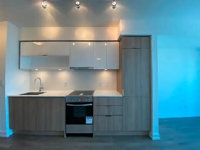 This is a 4years new condo, high floor unit, face to east/ north Image# 1