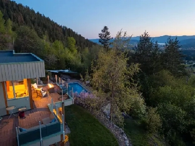 Luxury Frank Lloyd Wright-Inspired Home with Breathtaking Views! Image# 1