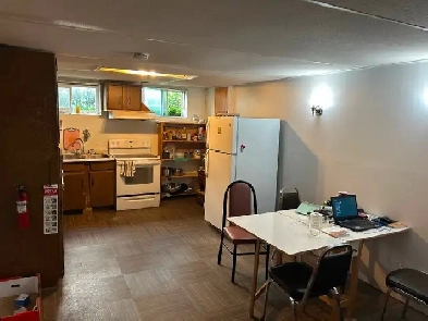 Furnished 3 bed basement near U of C, William Aberhart HS Image# 2