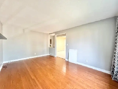 Gorgeous & Modern 3 Bedroom Main Level Image# 1