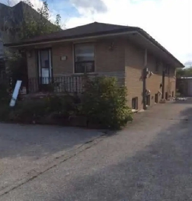 Sharing accommodation is available in Mississauga Image# 3