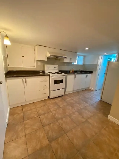 Spacious 1 Bedroom Basement Apartment – Utilities Included Image# 3
