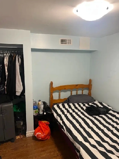 Private room with private bathroom available for rent (Downtown) Image# 5