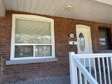 2   Bedroom Apartment for Rent Lansdowne/ St. Clair Image# 2