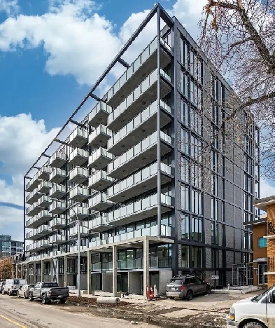 Annex Condo - Cozy One   Den for Luxury Living & Comfort Image# 2
