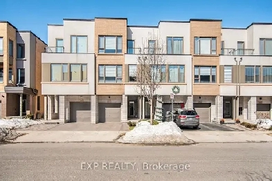 Beautifully renovated 3-storey freehold townhome! Image# 10