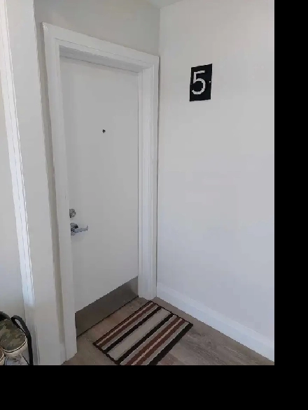 Gorgeous 1 bedroom apt steps to keelesdale subway station Image# 9