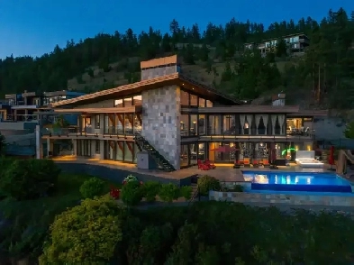 Architecturally Stunning Lakeview Estate. Located on 1.37 acres Image# 5
