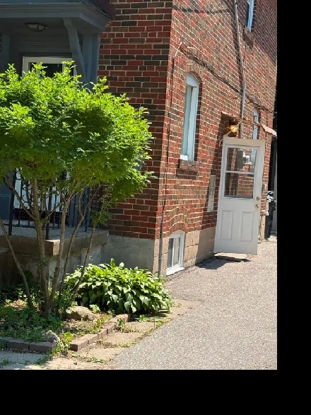 1BED 1BTH BASEMENT APARTMENT AT BRENTCLIFF - EGLINTON EAST YORK Image# 1