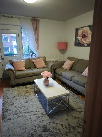 Large renovated 3 1/2 NDG (close Monkland Village) for August Image# 2