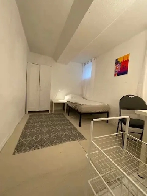 Subway! Furnished! All included! Image# 3