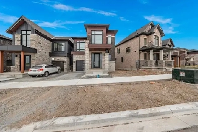 Luxury Home For Rent In Rural Pickering Image# 10