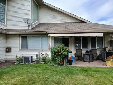 Duplex overlooking golf course in Senior Strata Image# 13