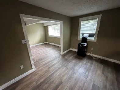 2 Bedroom Apt in Elmwood Ontario Image# 1