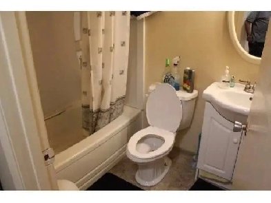 CENTRAL LOCATION, SUITES and Pvt. ROOMS Image# 2