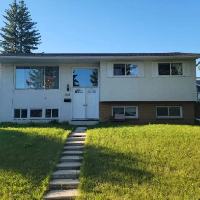 Acadia 3 bedroom main floor $2000 with garage Image# 10