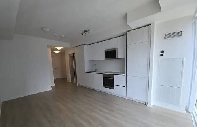 Downtown Toronto Entertainment District Big Studio for Rent Image# 1