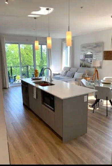 Splendide Condo Premier mois GRATUIT Image# 5
