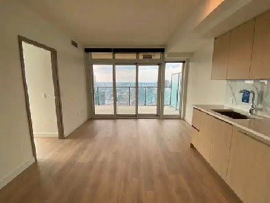 Brand New 2 Bed, 2 Bath, w/Parking & Locker in Downtown Toronto Image# 17
