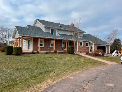 Renovated 4-Bed, 4-Bath Home with Water Views – York Point, PEI Image# 2