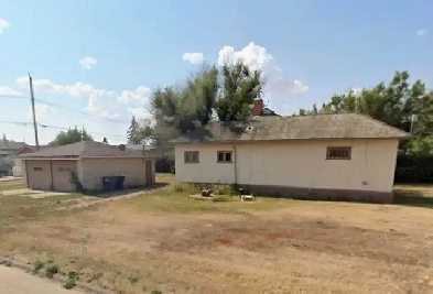 2 Bedroom House with Garage Image# 1