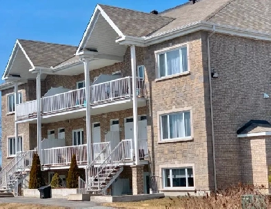 Beau condo 1cc, meublé, chauffé/éclairé, WIFI Image# 10