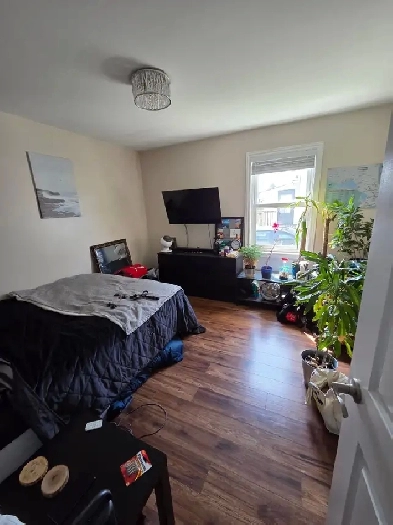 Bedroom for Rent! All Inclusive! Image# 9