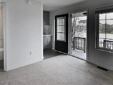 Main floor private entry Studio rent $1400/m Brampton Heart Lake Image# 1