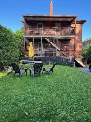 Beau 7 1/2 à louer dans secteur Jacques Cartier (bas de duplex) Image# 4